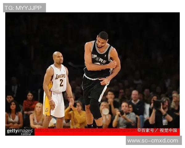 深圳篮球队以61分领跑世界杯积分榜展现强劲实力与团队合作精神