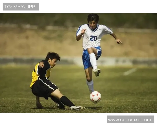 足球明星拍手瞬间精彩合集展现球场魅力与激情的完美时刻